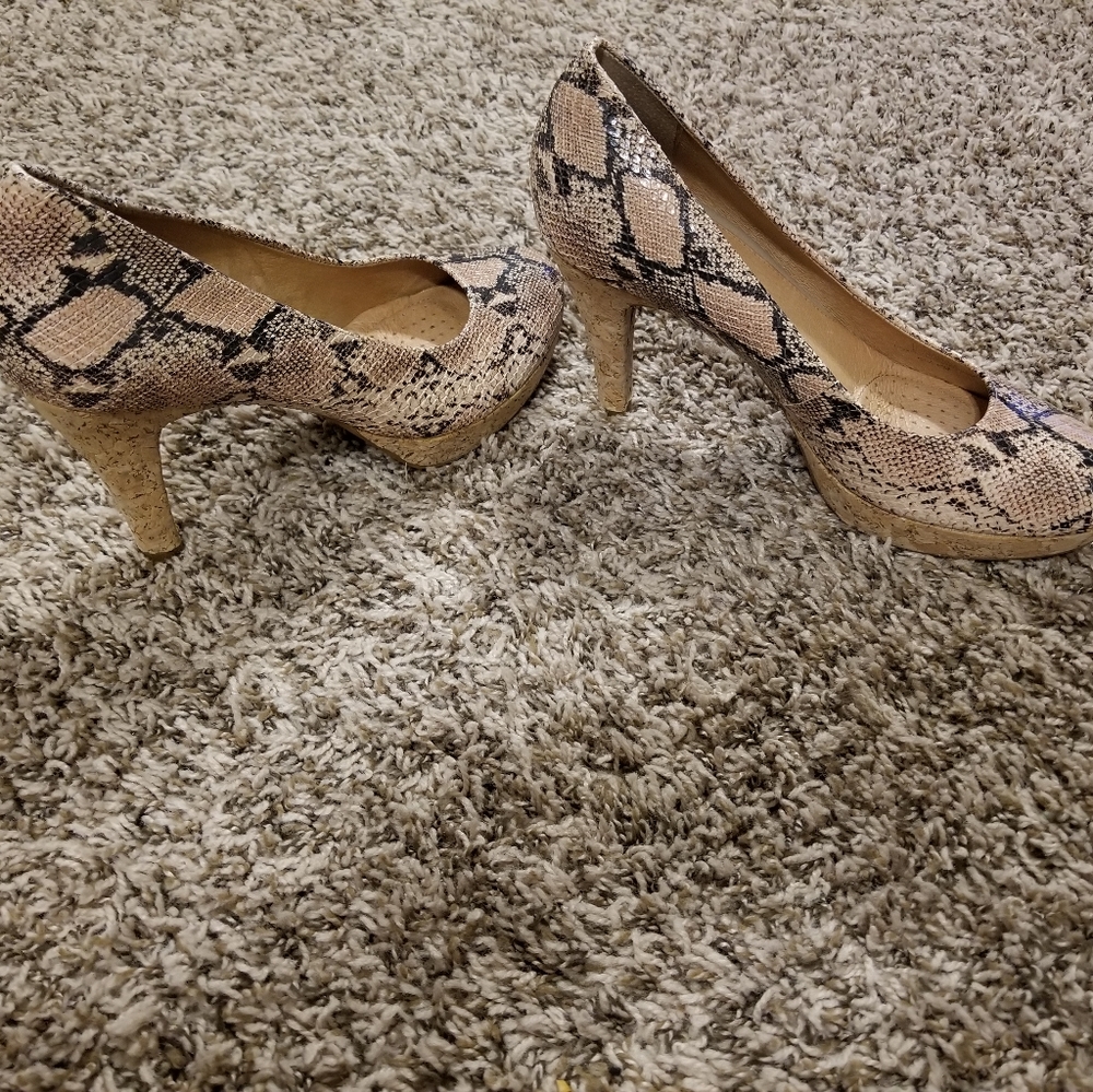 Nurture Snakeskin Print Heel / Perfect Condition